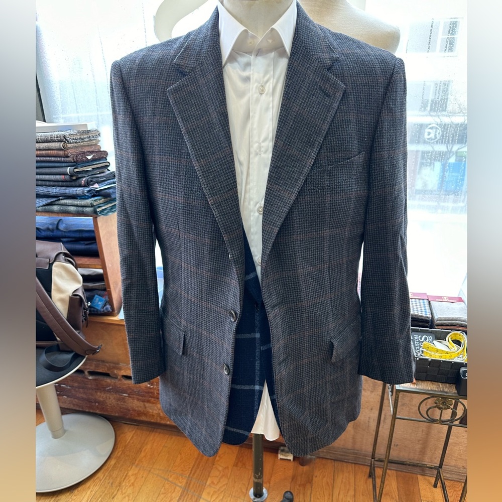 Selling my Isaia blazer in really good condition.